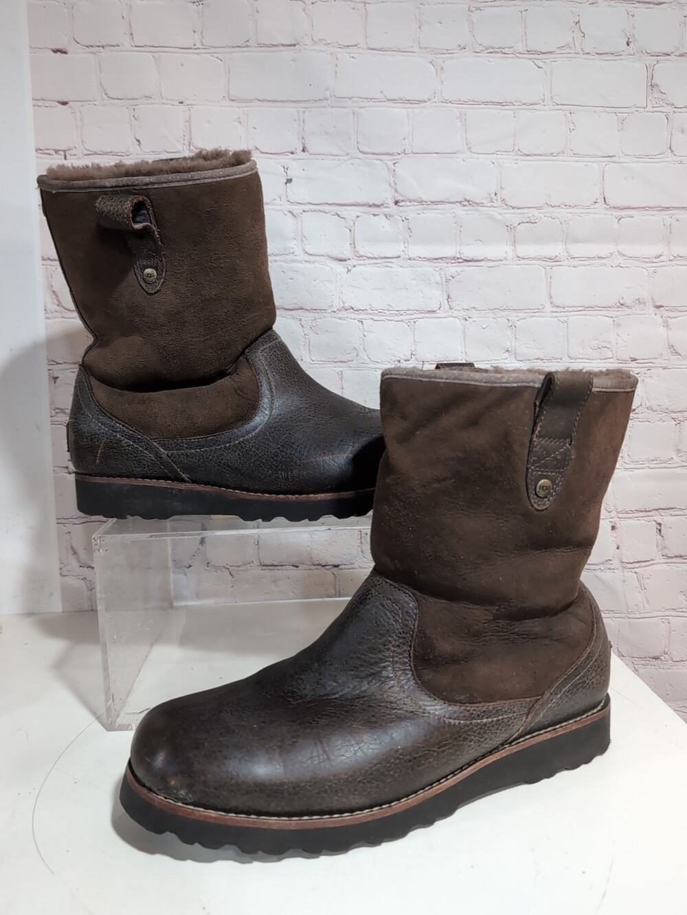 UGG Mens Boots Sz 11 Brown Leather Suede Sheepskin Winter Snow Boots Vibram Sole